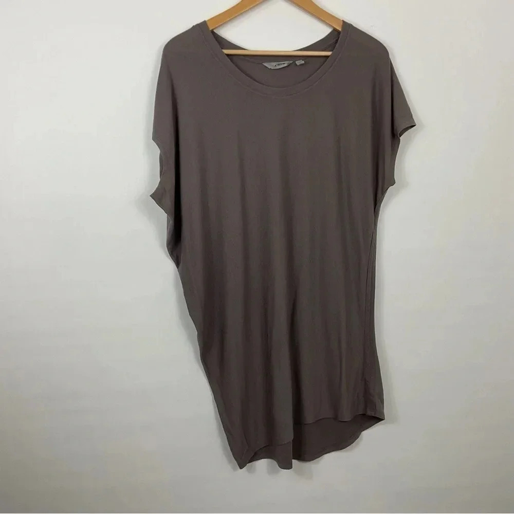 Athleta Threadlight Relaxed Asymmetrical Top Size Medium - Picture 1 of 6